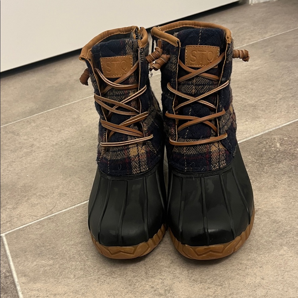 STQ Plaid Duck Boots